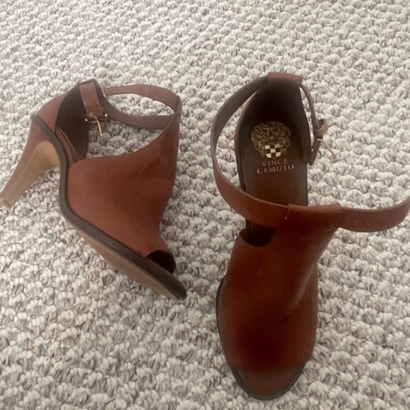 Vince Camuto Frasper Buckle T-Strap Heeled Sandals - Picture 2 of 6